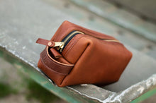 Load image into Gallery viewer, Urban Southern - Full Grain Leather Dopp Kit