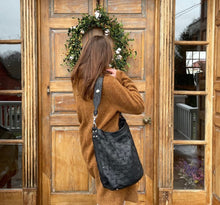 Load image into Gallery viewer, Rivet Beth woven bag