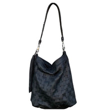 Load image into Gallery viewer, rivet beth woven handbag