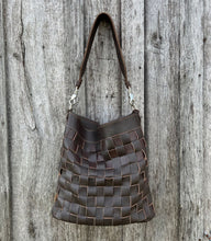 Load image into Gallery viewer, rivet beth woven handbag