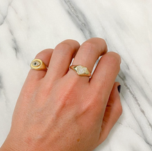 Load image into Gallery viewer, Heart Of Gold Ring
