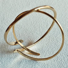 Load image into Gallery viewer, Brass simple wire thread bangle bracelet
