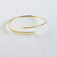 Load image into Gallery viewer, Brass simple wire thread bangle bracelet
