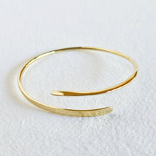 Load image into Gallery viewer, Brass simple wire thread bangle bracelet
