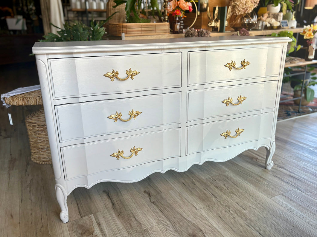 Vintage French Provincial 6-Drawer Dresser