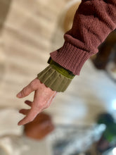 Load image into Gallery viewer, Velvet Wrist Ruffle Cuffs
