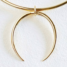 Load image into Gallery viewer, Bisjoux - Solid brass mooth minimal collar arc claw necklace
