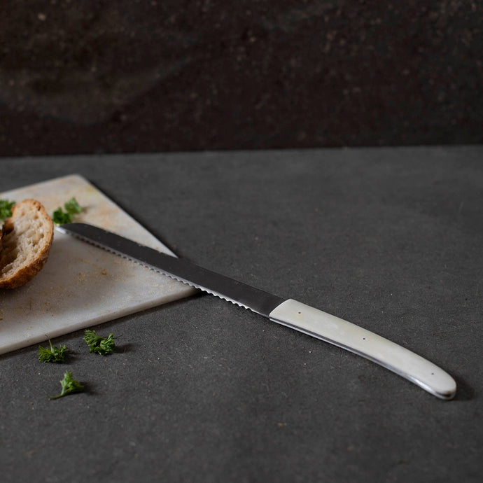 White bread knife 