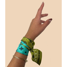 Load image into Gallery viewer, Amulet Silk Flaco -  Turquoise/Lime
